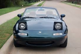 Illustration for article titled A Guide For Buying Your First Miata